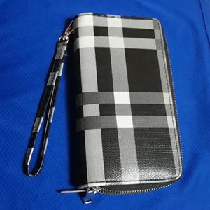 wallet wristlet